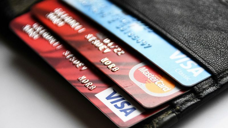 Преимущества использования кредитных карт в жизни